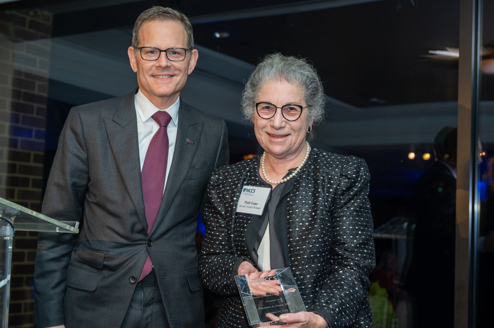 ASCO CEO Dr. Clifford Hudis presents the 2022 Ellen L. Stovall Health Care Professional Award to Dr. Patricia Ganz (R).