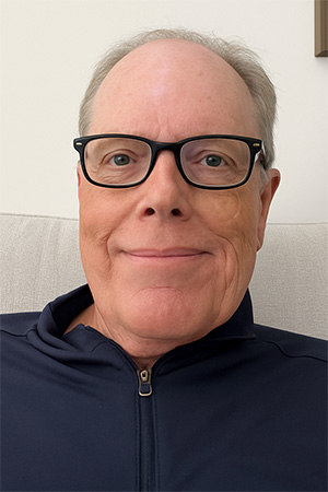 Headshot of Tom Warren